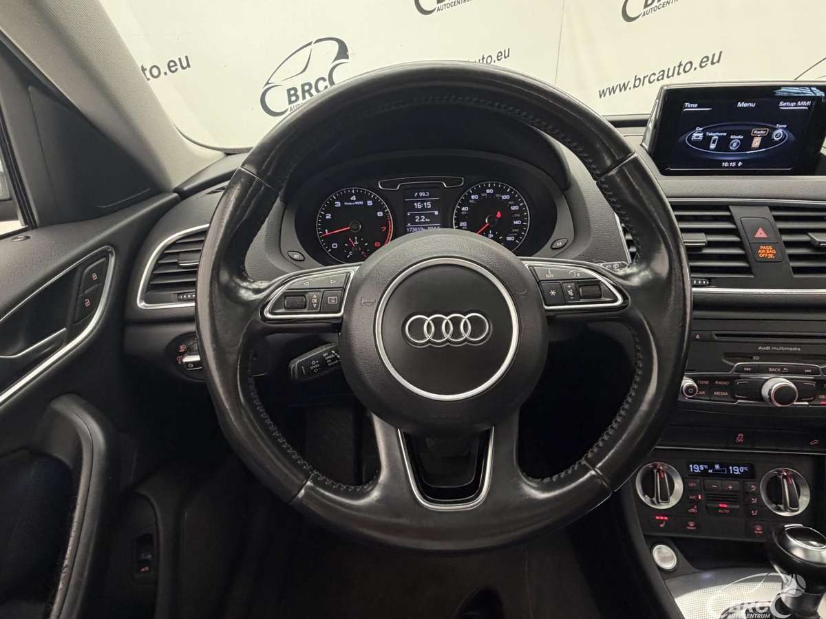 Audi Q3, 2.0 l., off-road / crossover
