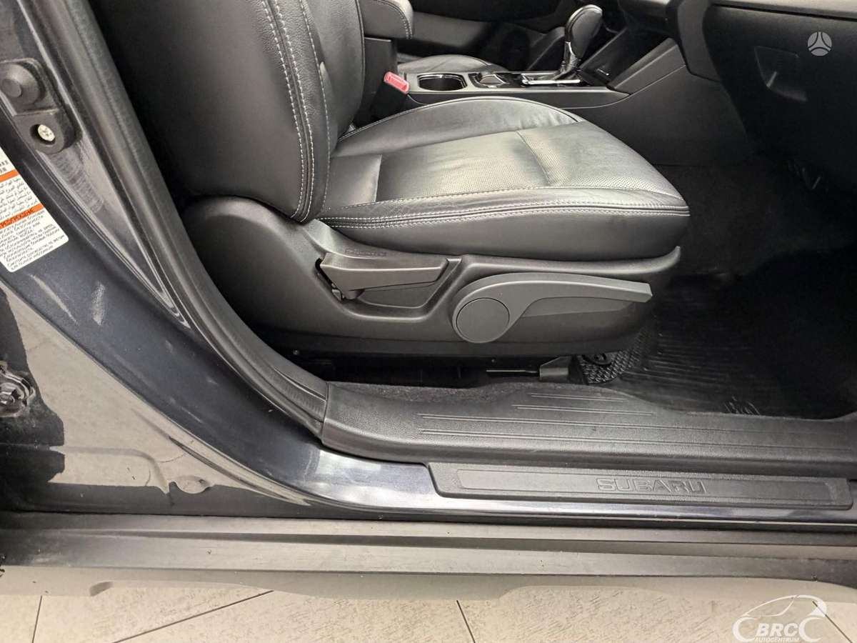 Subaru Outback, 2.5 l., off-road / crossover