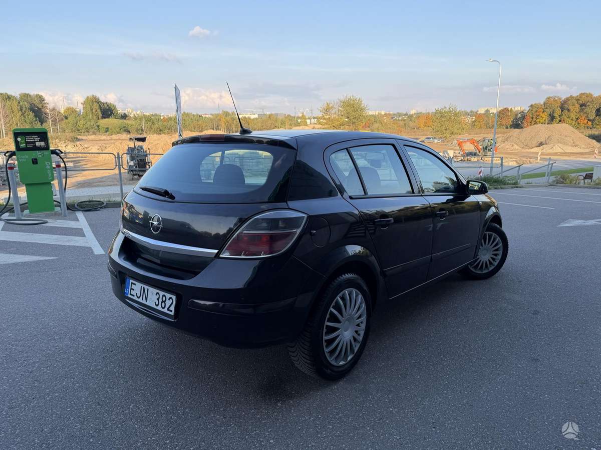 Opel Astra, 1.8 l., hatchback