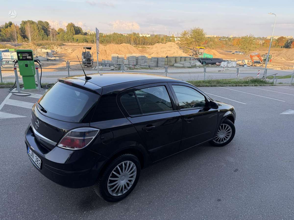 Opel Astra, 1.8 l., Хэтчбек