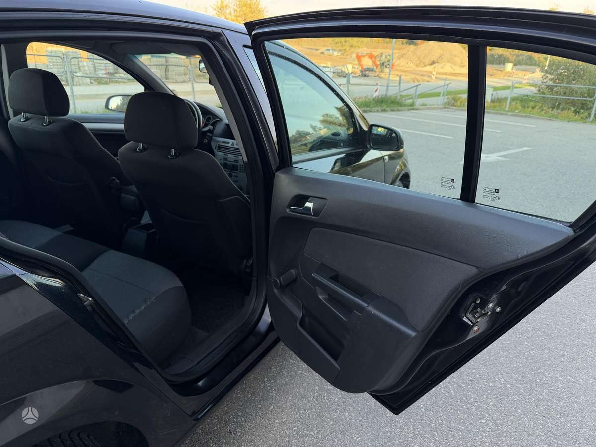 Opel Astra, 1.8 l., Хэтчбек