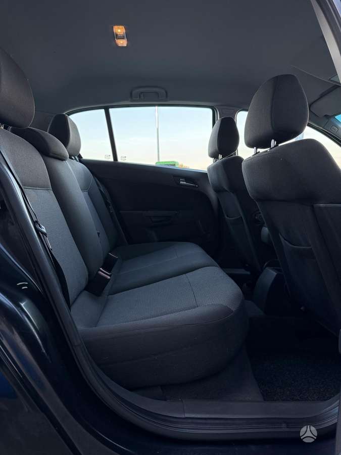 Opel Astra, 1.8 l., Хэтчбек
