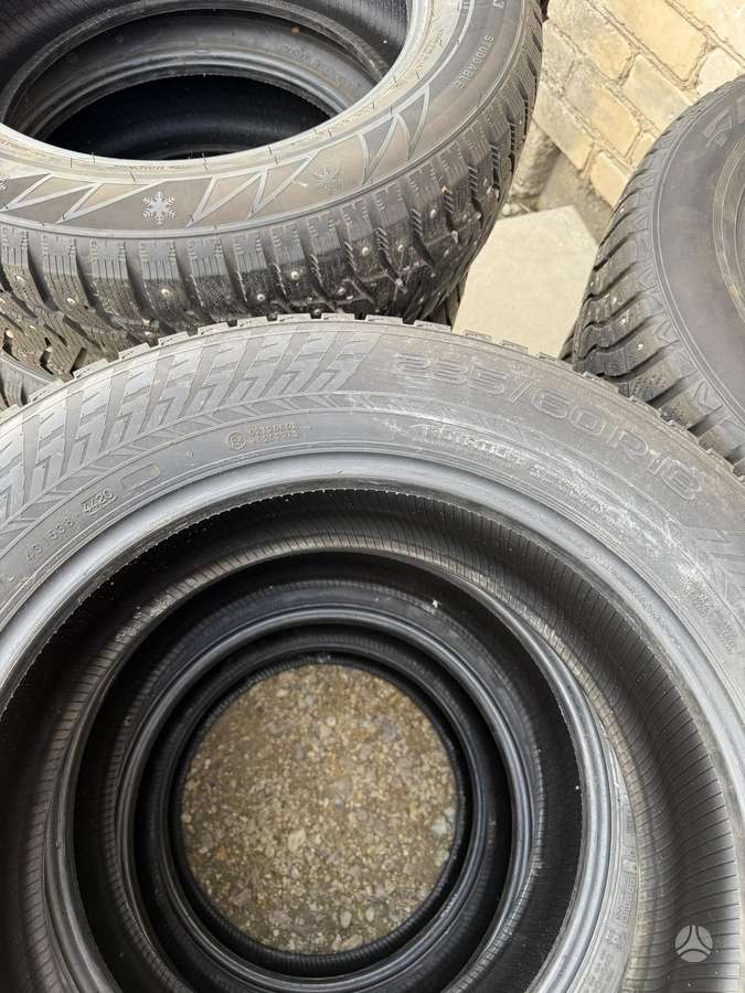 Nokian, зимние 235/60 R18