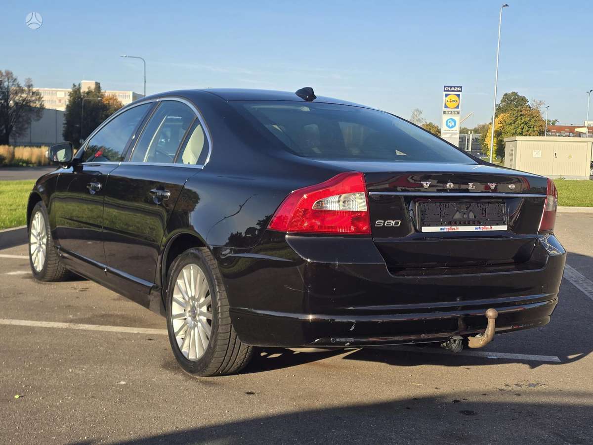 Volvo S80, 2.4 l., Седан