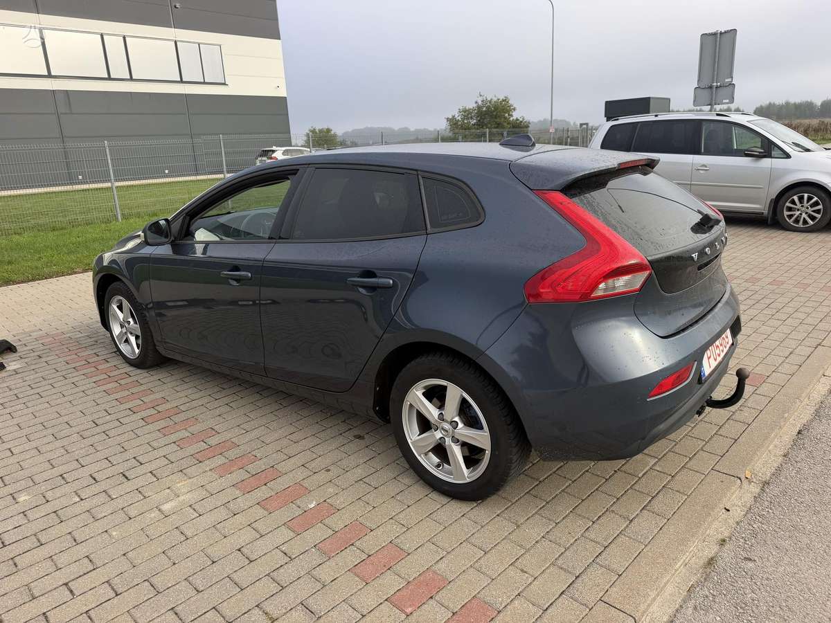 Volvo V40, 2.0 l., hatchback