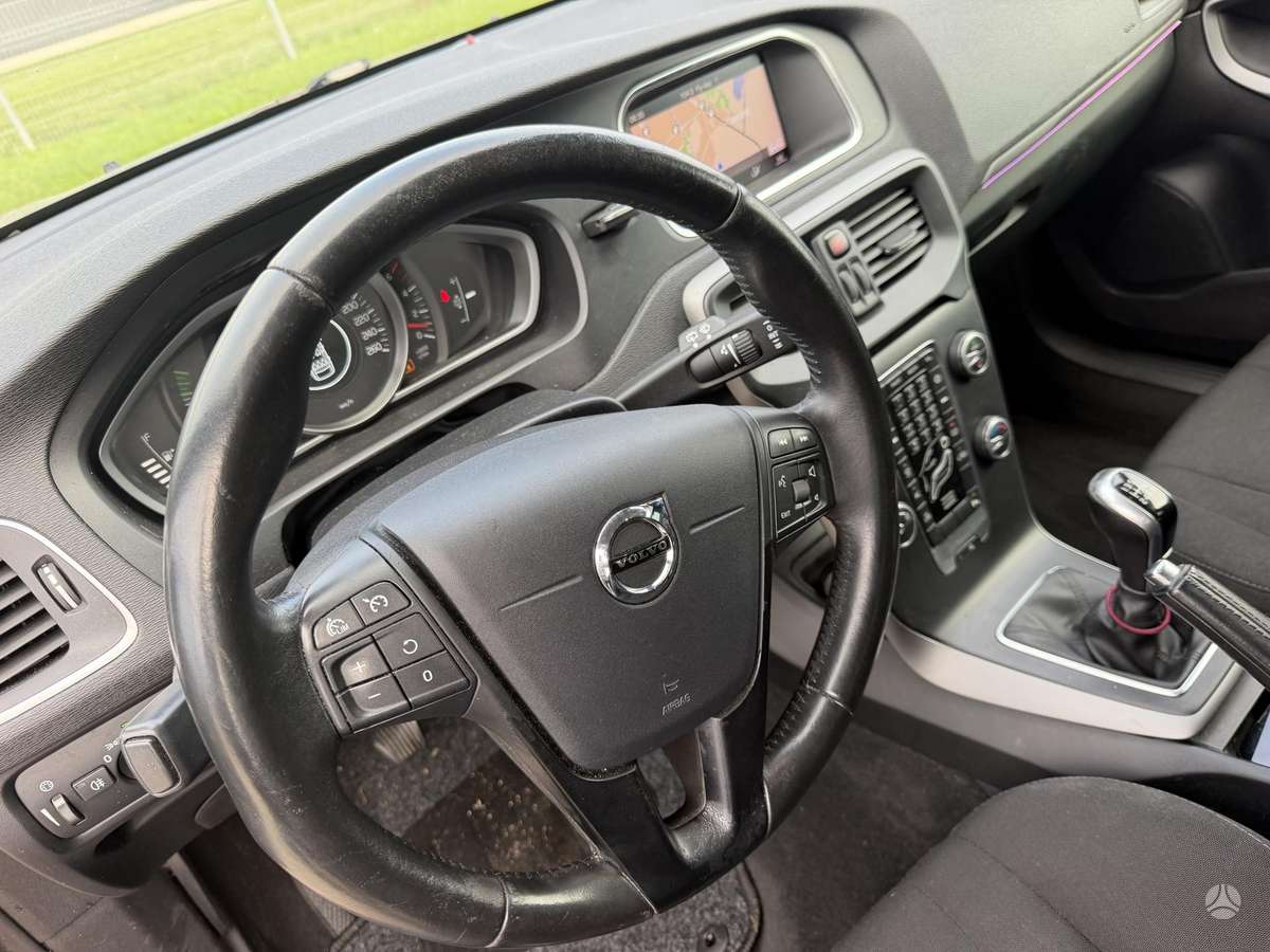 Volvo V40, 2.0 l., hatchback