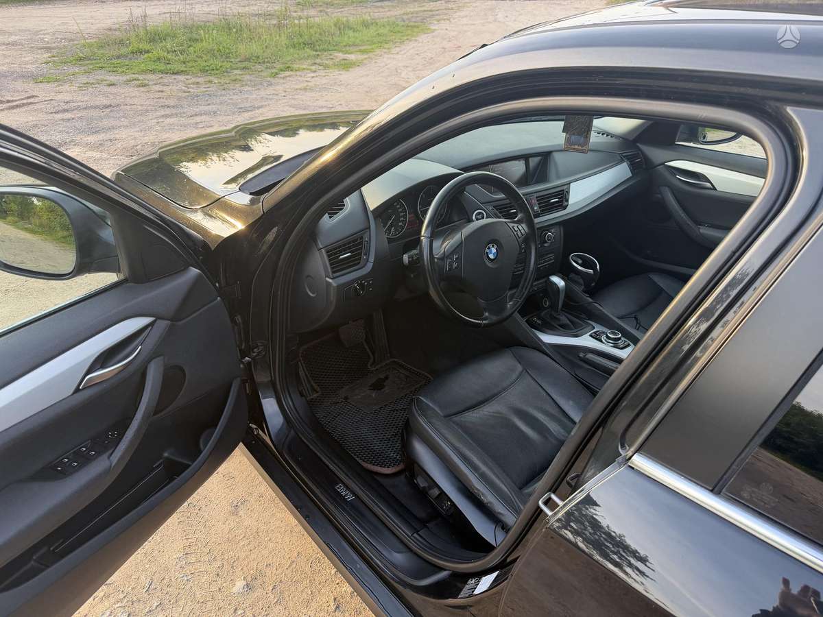 BMW X1, 2.0 l., off-road / crossover