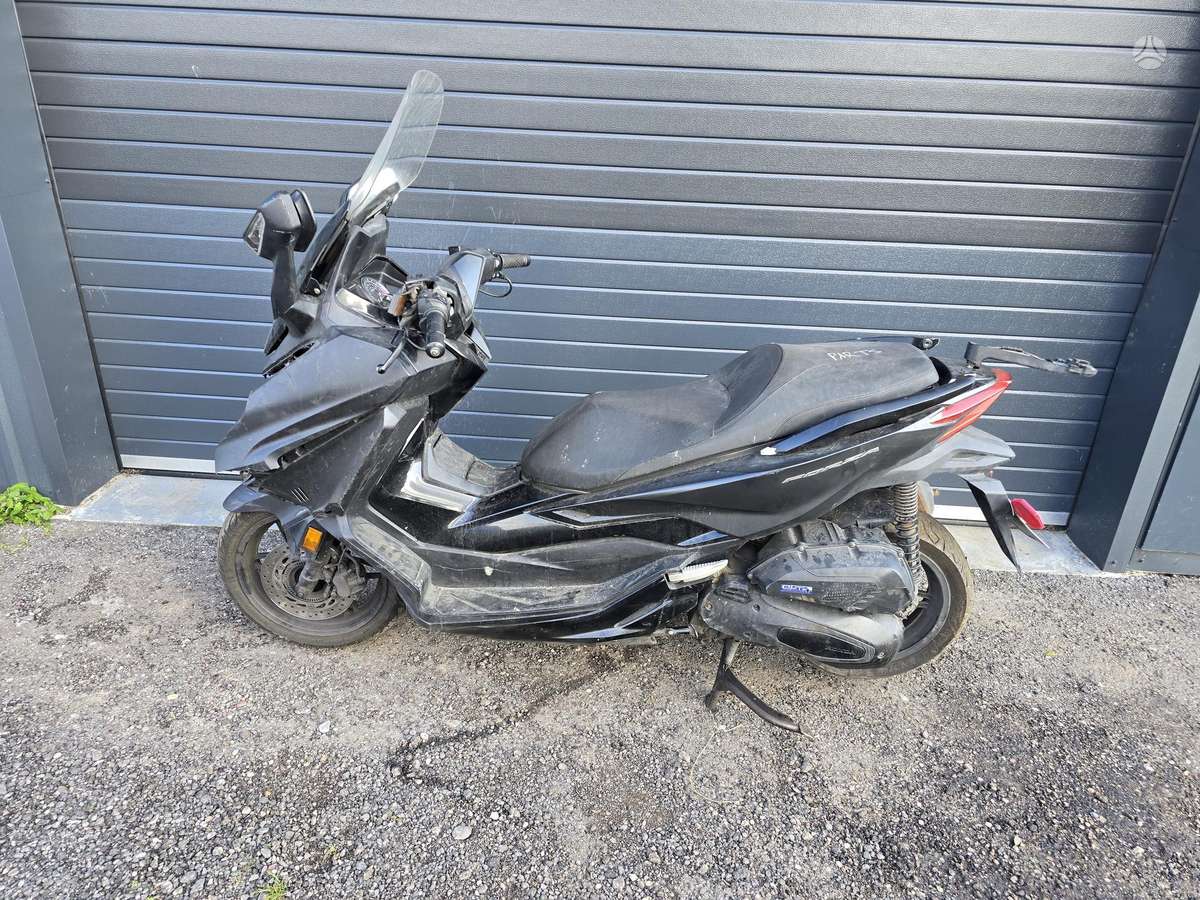 Honda Forza, scooters / mopeds