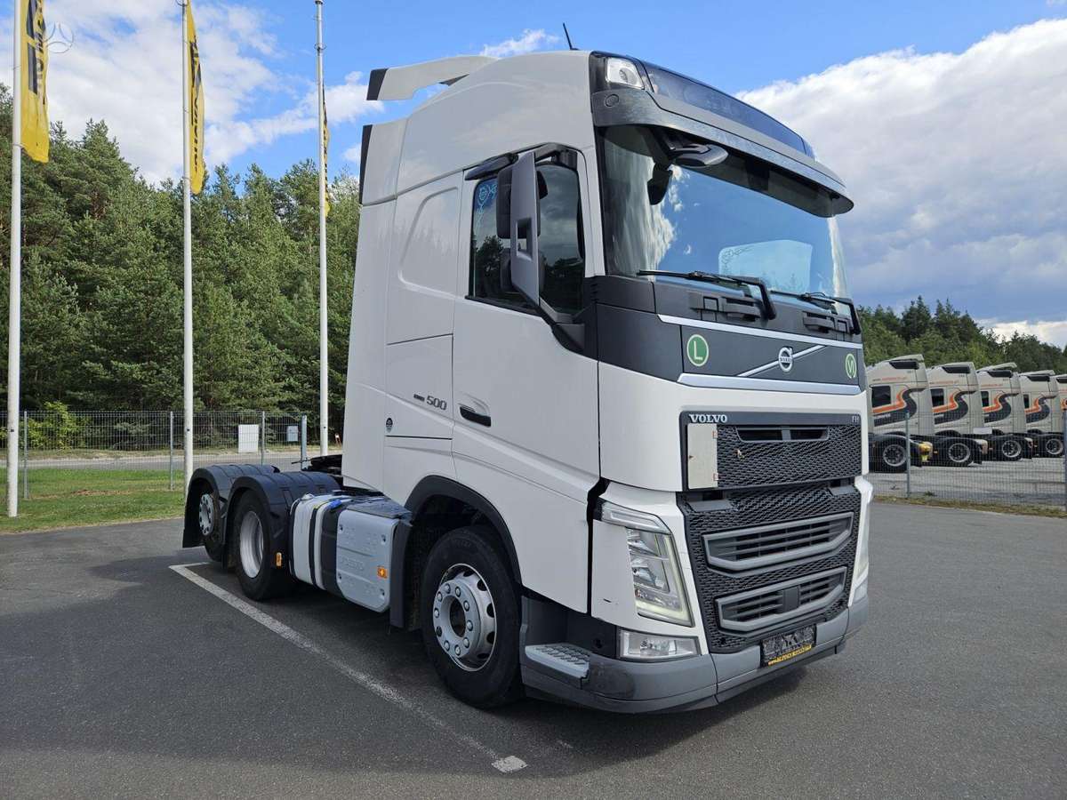 Volvo FH, double sleeper