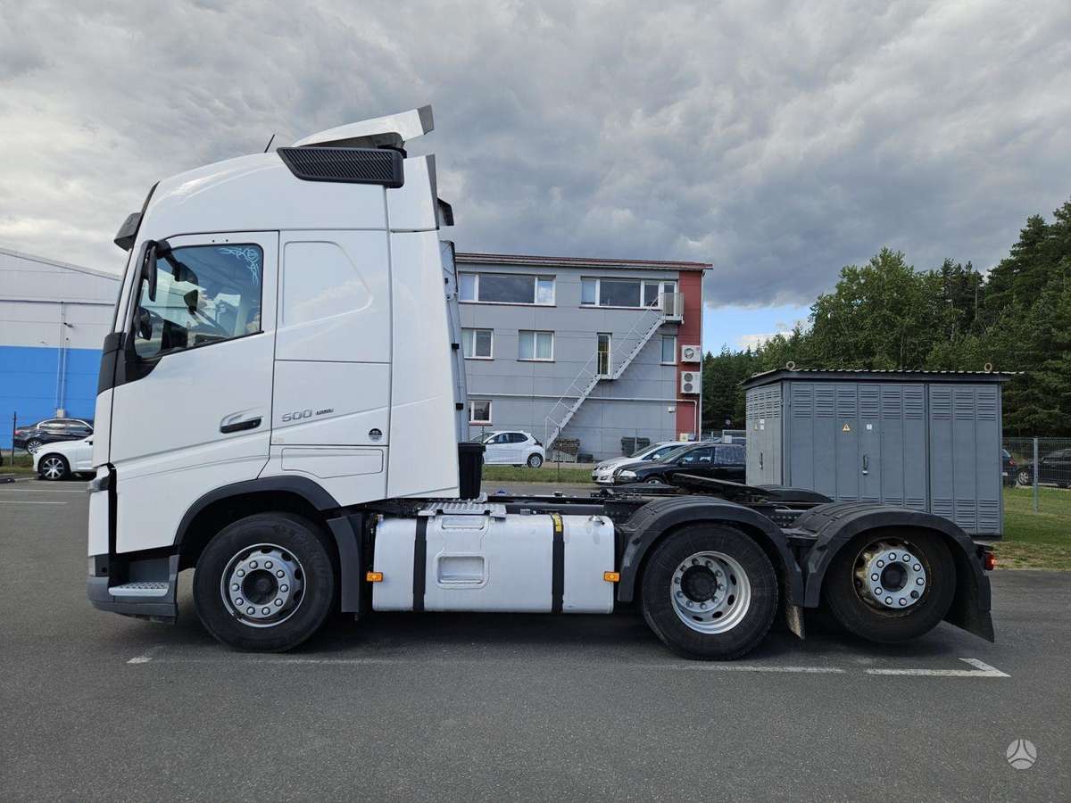 Volvo FH, double sleeper