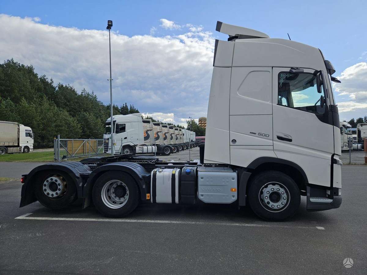 Volvo FH, double sleeper