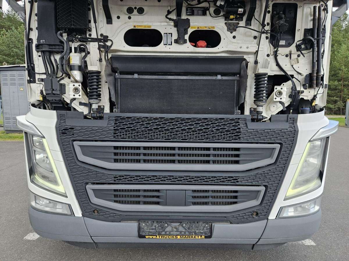 Volvo FH, double sleeper