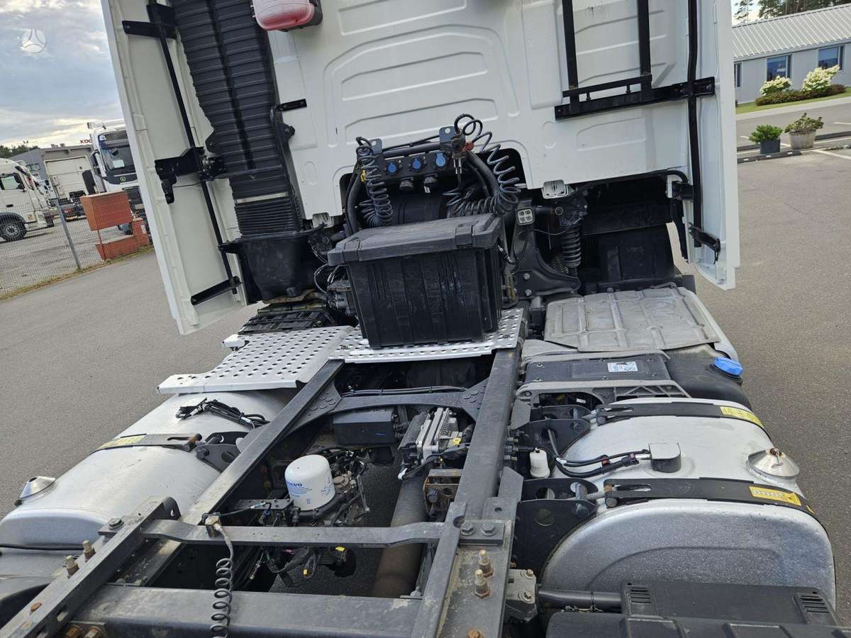 Volvo FH, double sleeper