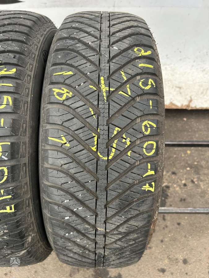 Goodyear Vector4Seasons, всесезонные 215/60 R17