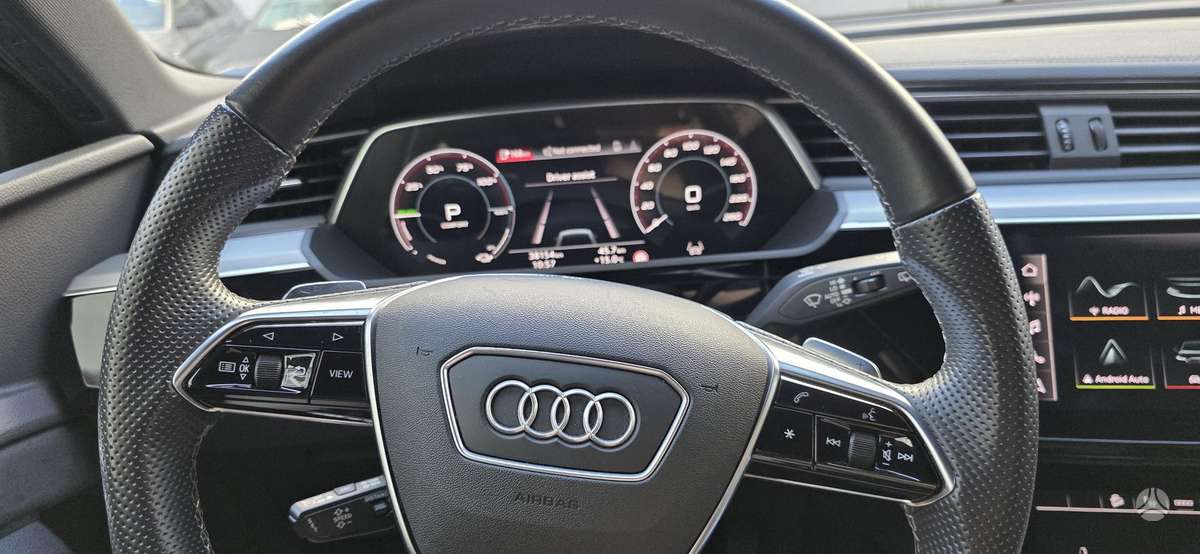 Audi e-tron, 71 kWh, off-road / crossover