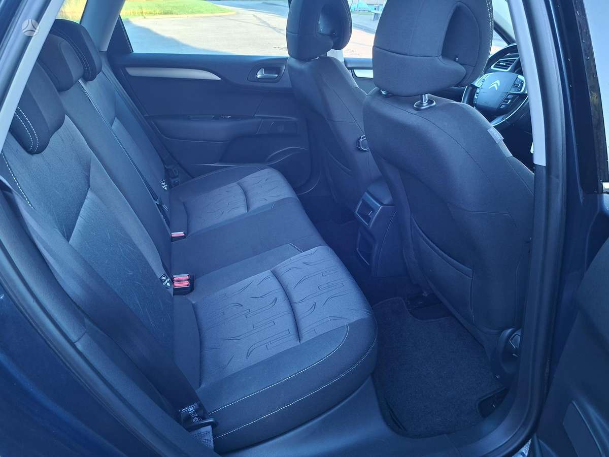 Citroen C4, 1.6 l., hatchback