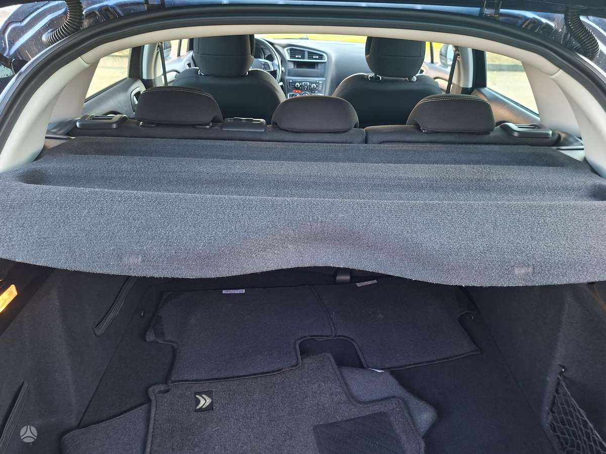 Citroen C4, 1.6 l., hatchback