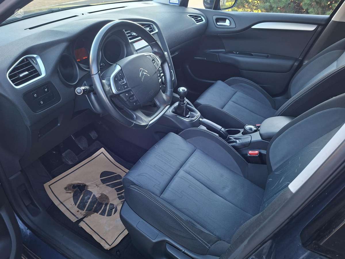 Citroen C4, 1.6 l., hatchback