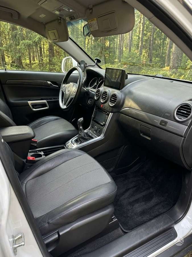 Opel Antara, 2.2 l., off-road / crossover