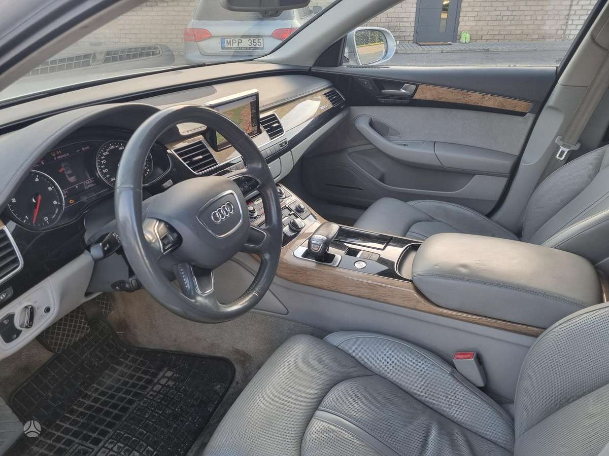 Audi A8, 4.1 l., Седан