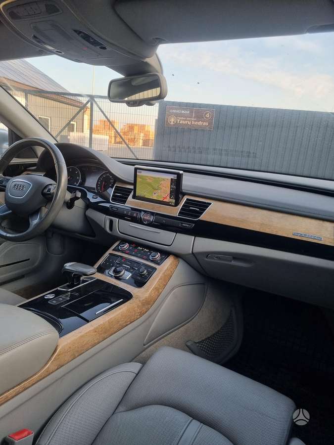 Audi A8, 4.1 l., Седан