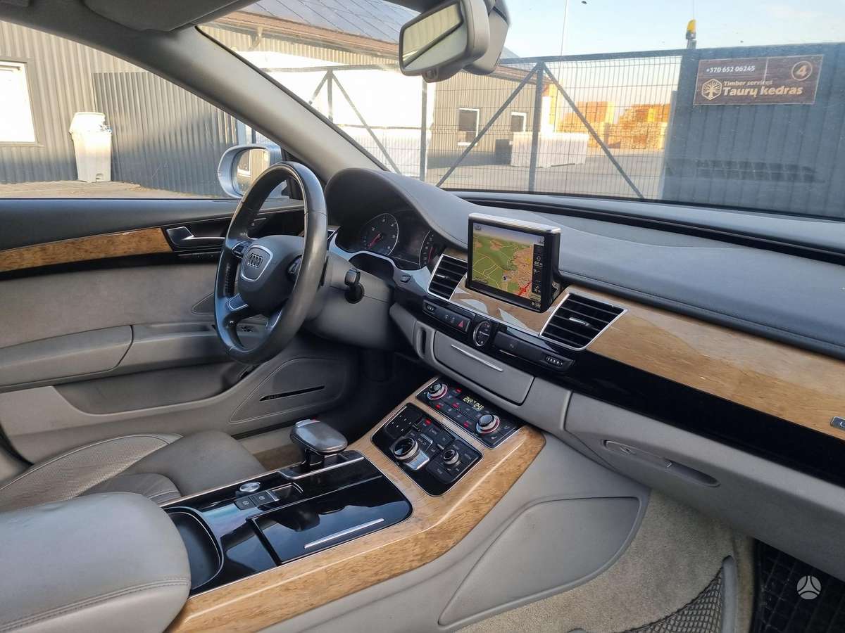 Audi A8, 4.1 l., Седан