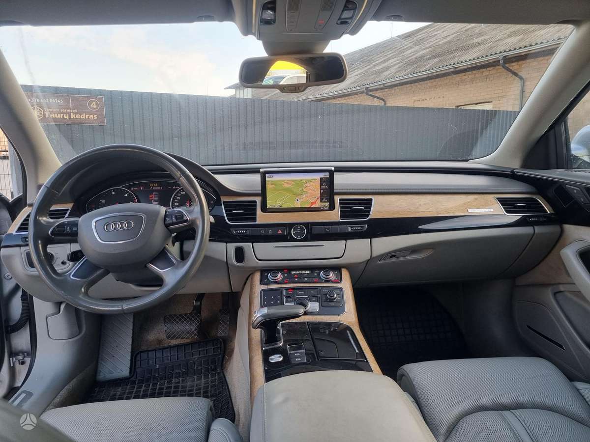 Audi A8, 4.1 l., Седан
