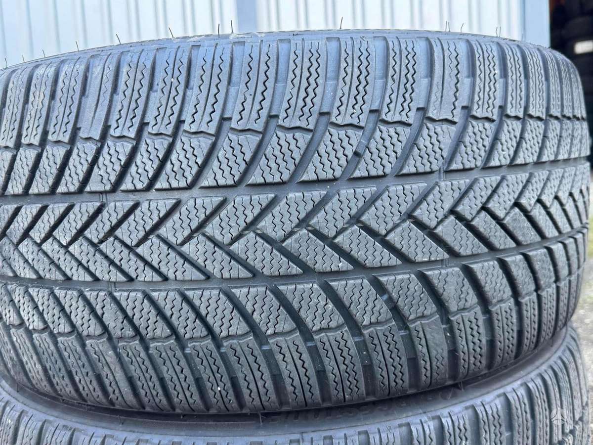 Bridgestone BLIZZAK LM005 | 2024, winter 245/35 R20