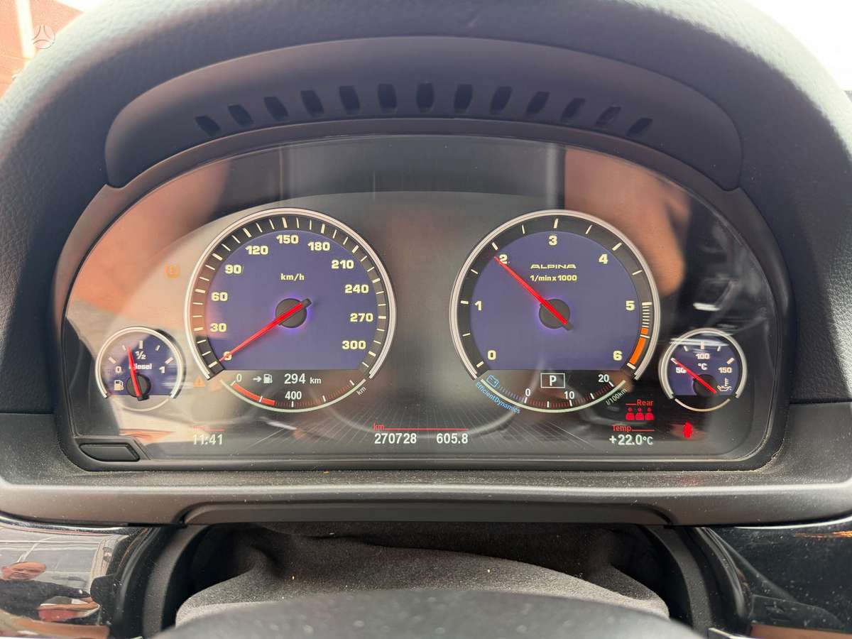 Alpina D5, universalas