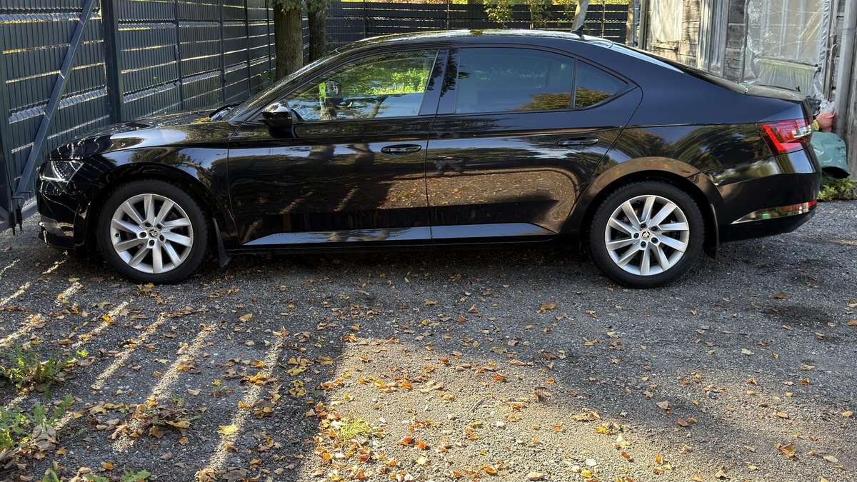 Skoda Superb, 2.0 l., Седан
