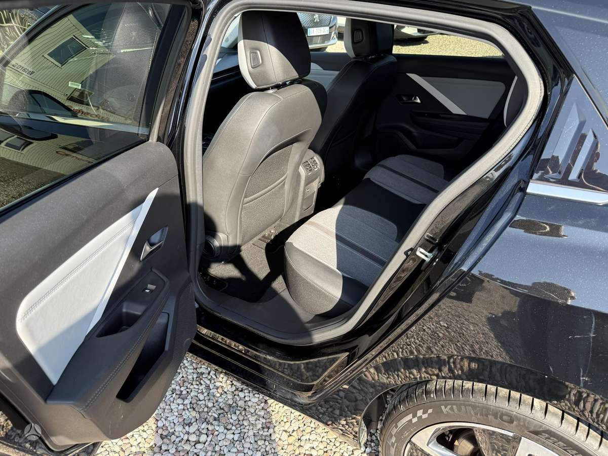 Opel Astra, 1.2 l., hatchback