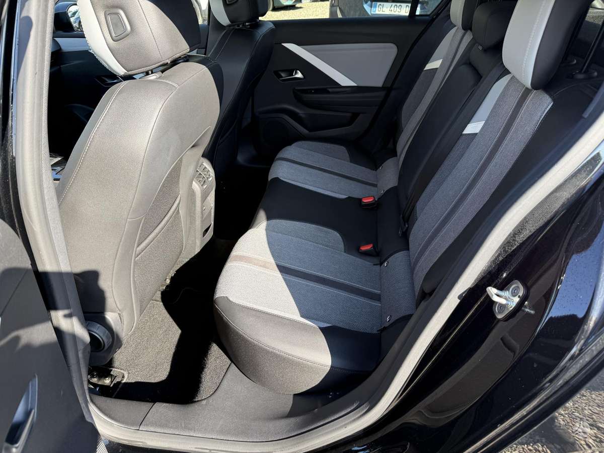 Opel Astra, 1.2 l., hatchback