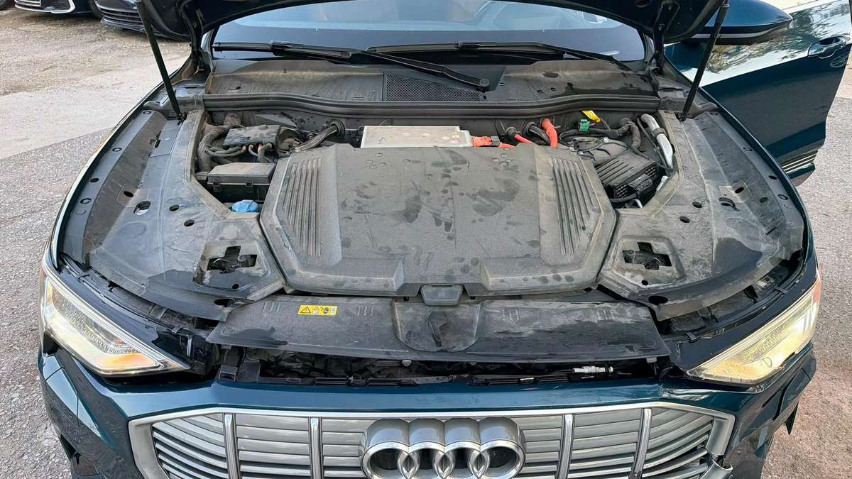 Audi e-tron, 95 kWh, off-road / crossover