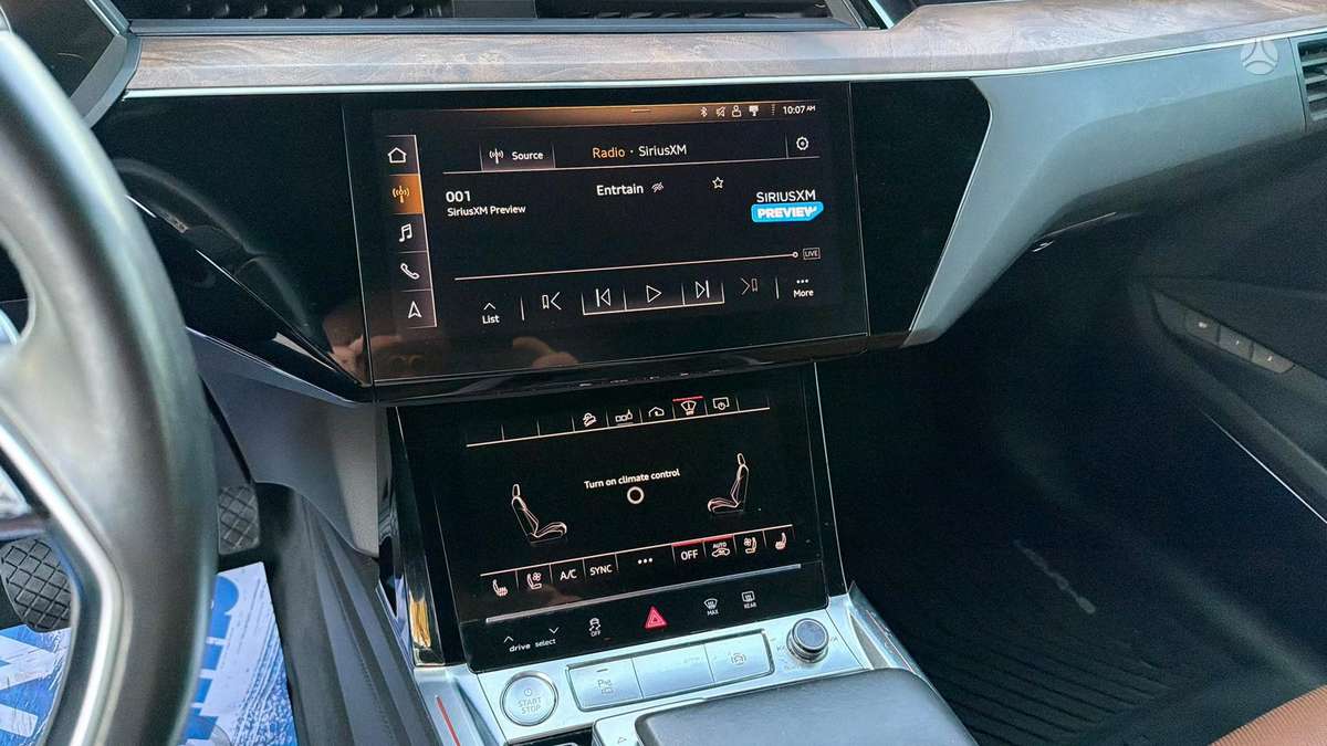 Audi e-tron, 95 kWh, off-road / crossover