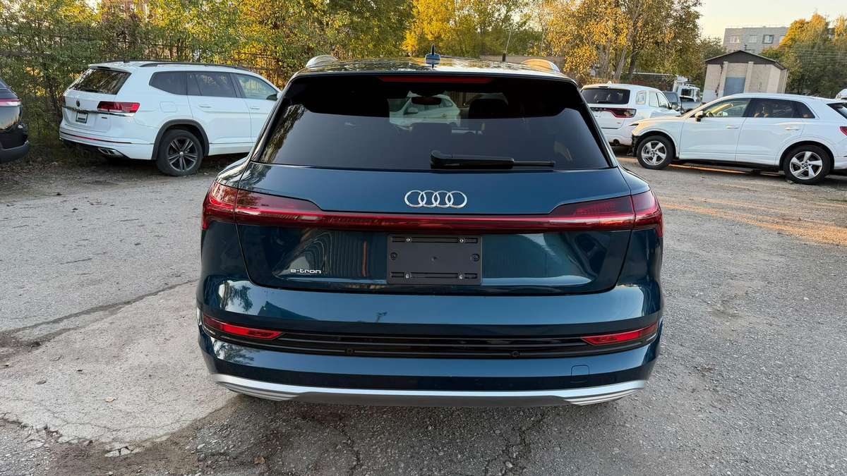 Audi e-tron, 95 kWh, off-road / crossover