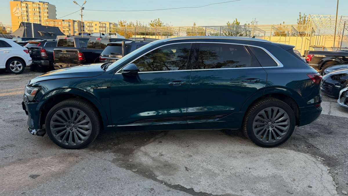 Audi e-tron, 95 kWh, off-road / crossover