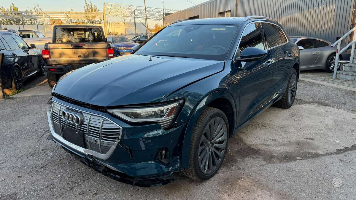 Audi e-tron, 95 kWh, off-road / crossover