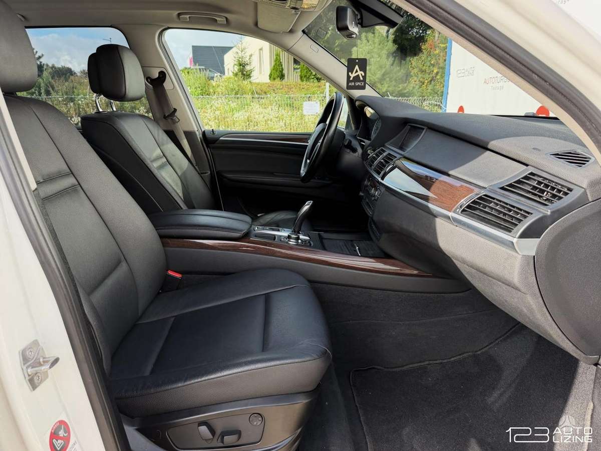 BMW X5, 3.0 l., off-road / crossover