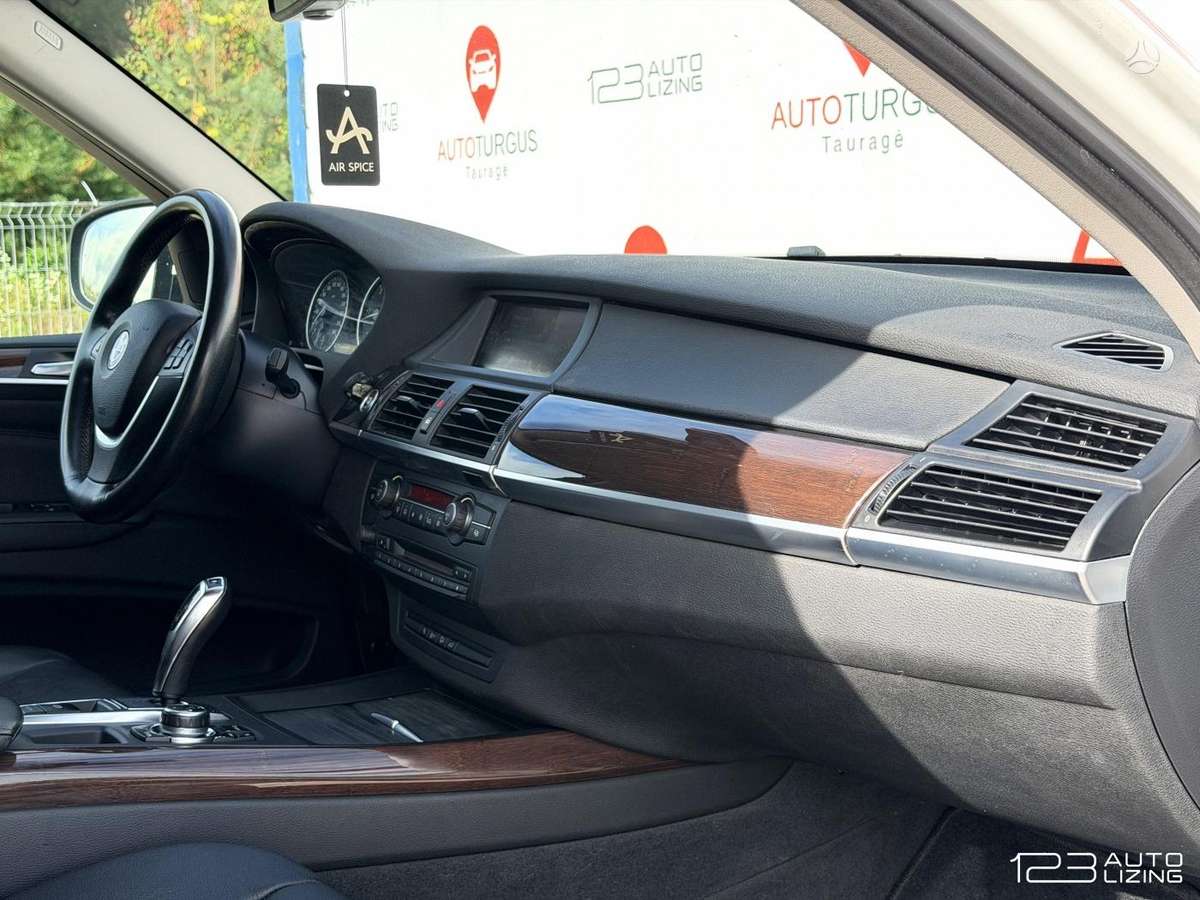 BMW X5, 3.0 l., off-road / crossover