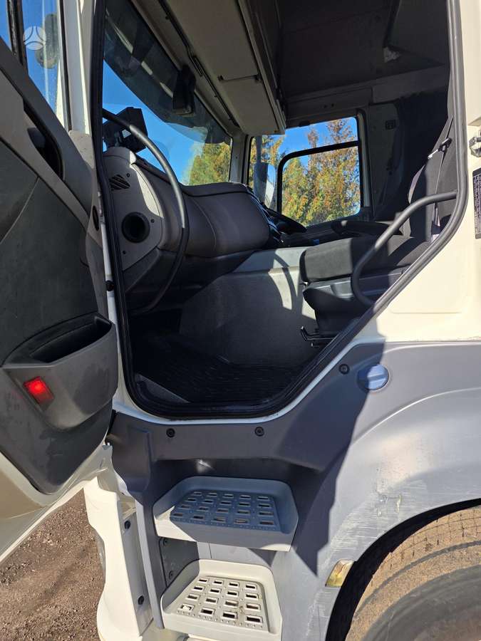 DAF CF430, 2 miegamosios vietos