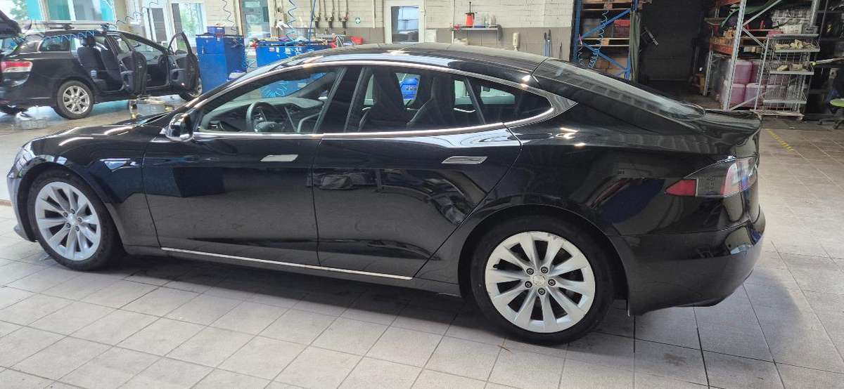 Tesla Model S, 75 kWh, hečbekas