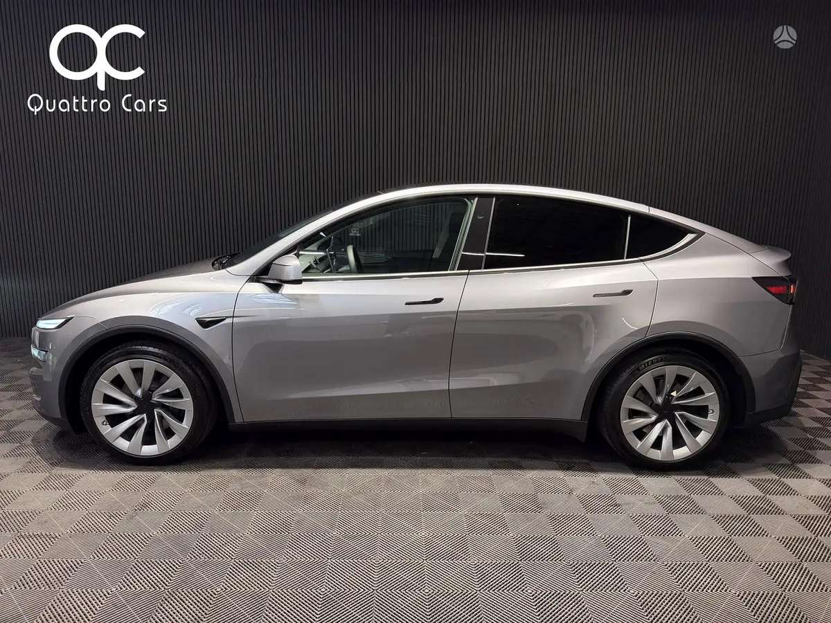 Tesla Model Y, off-road / crossover