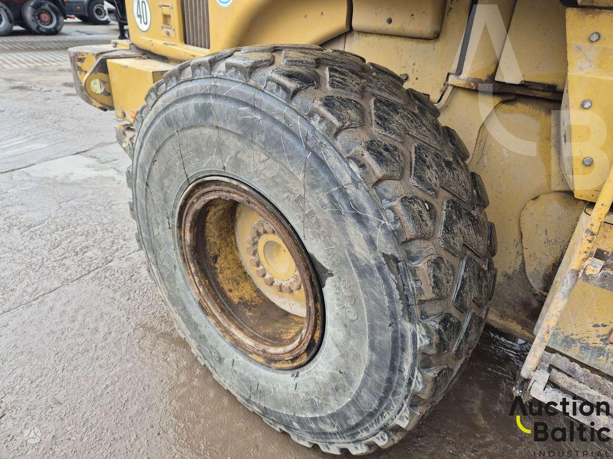 Caterpillar 930 H, frontaliniai krautuvai