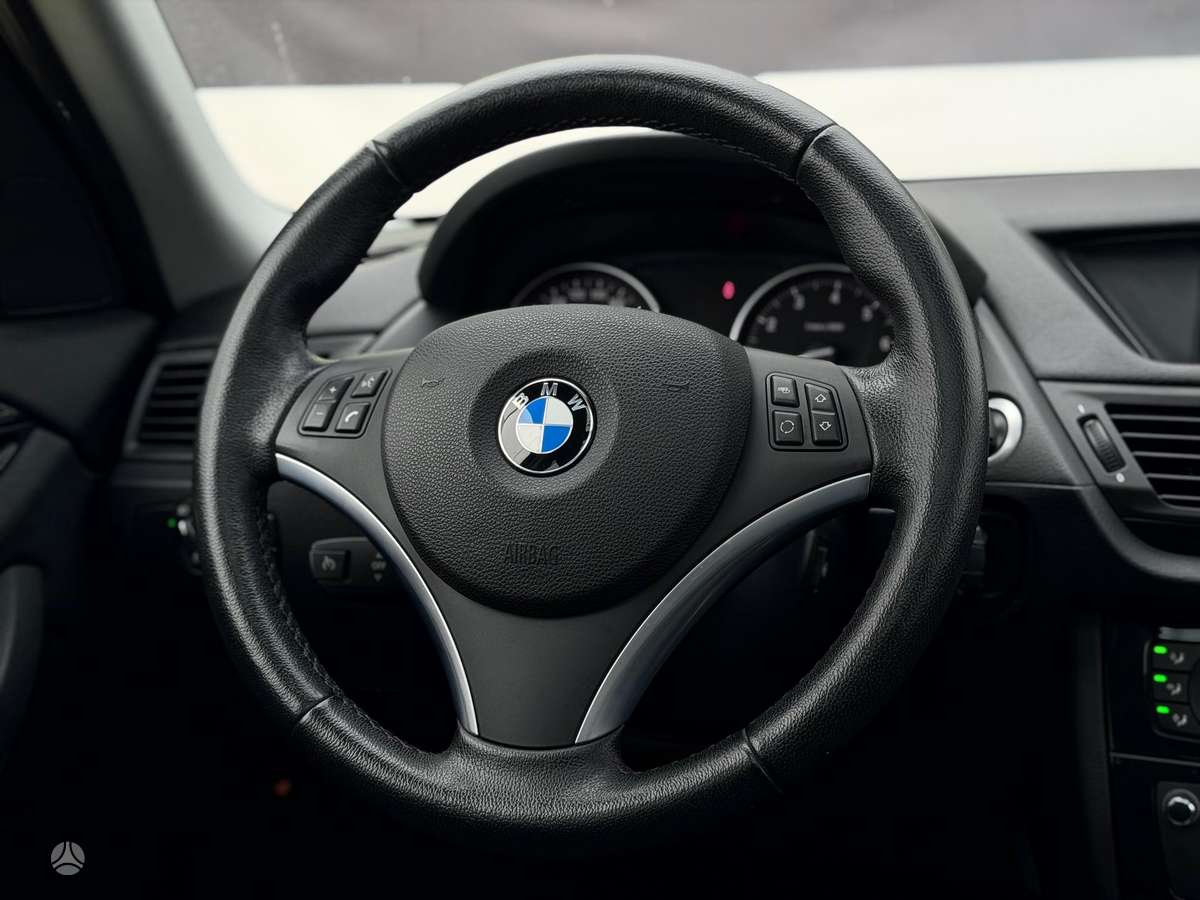 BMW X1, 2.0 l., off-road / crossover