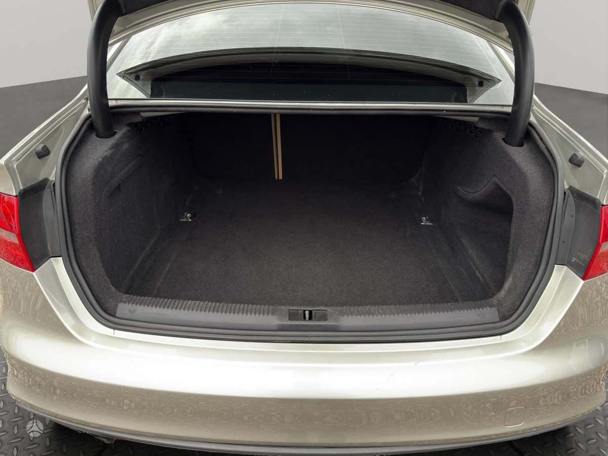 Audi A4, 2.0 l., saloon / sedan
