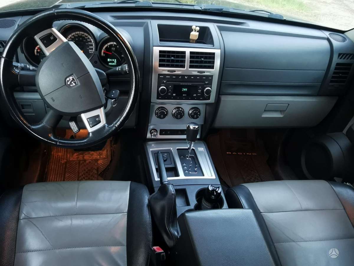 Dodge Nitro, 2.8 l., off-road / crossover