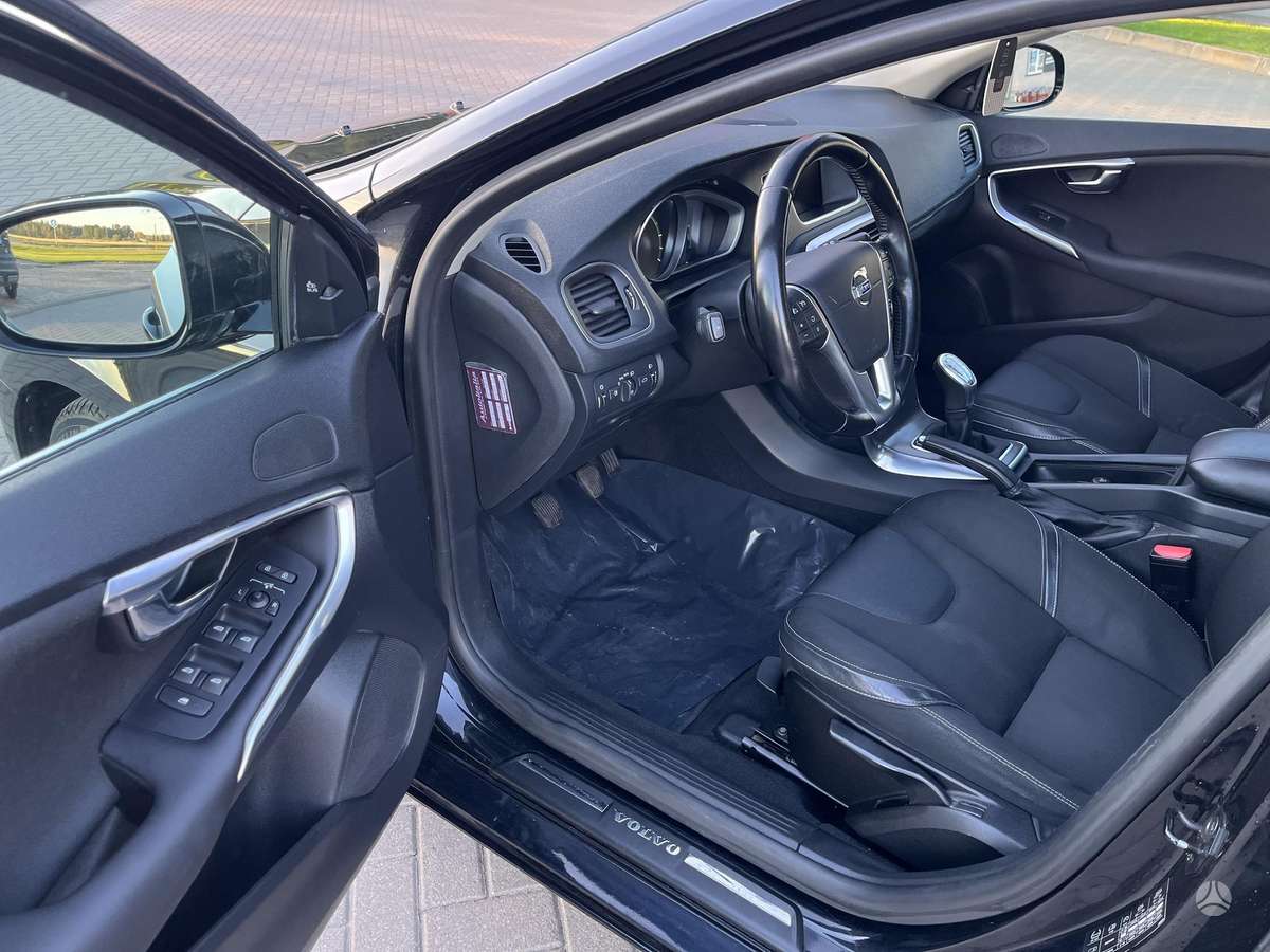 Volvo V40, 1.6 l., Хэтчбек