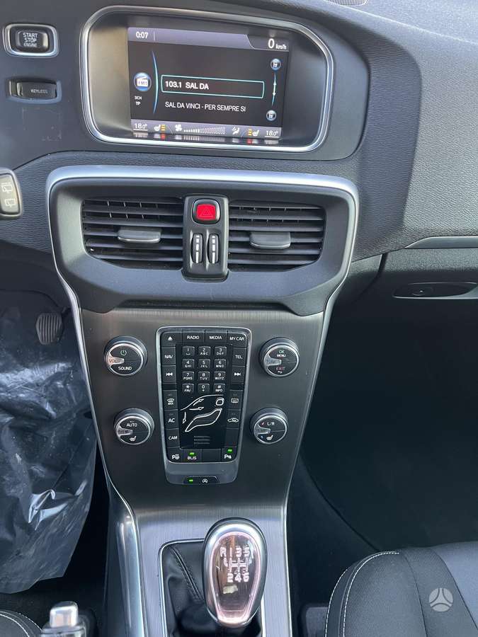 Volvo V40, 1.6 l., Хэтчбек