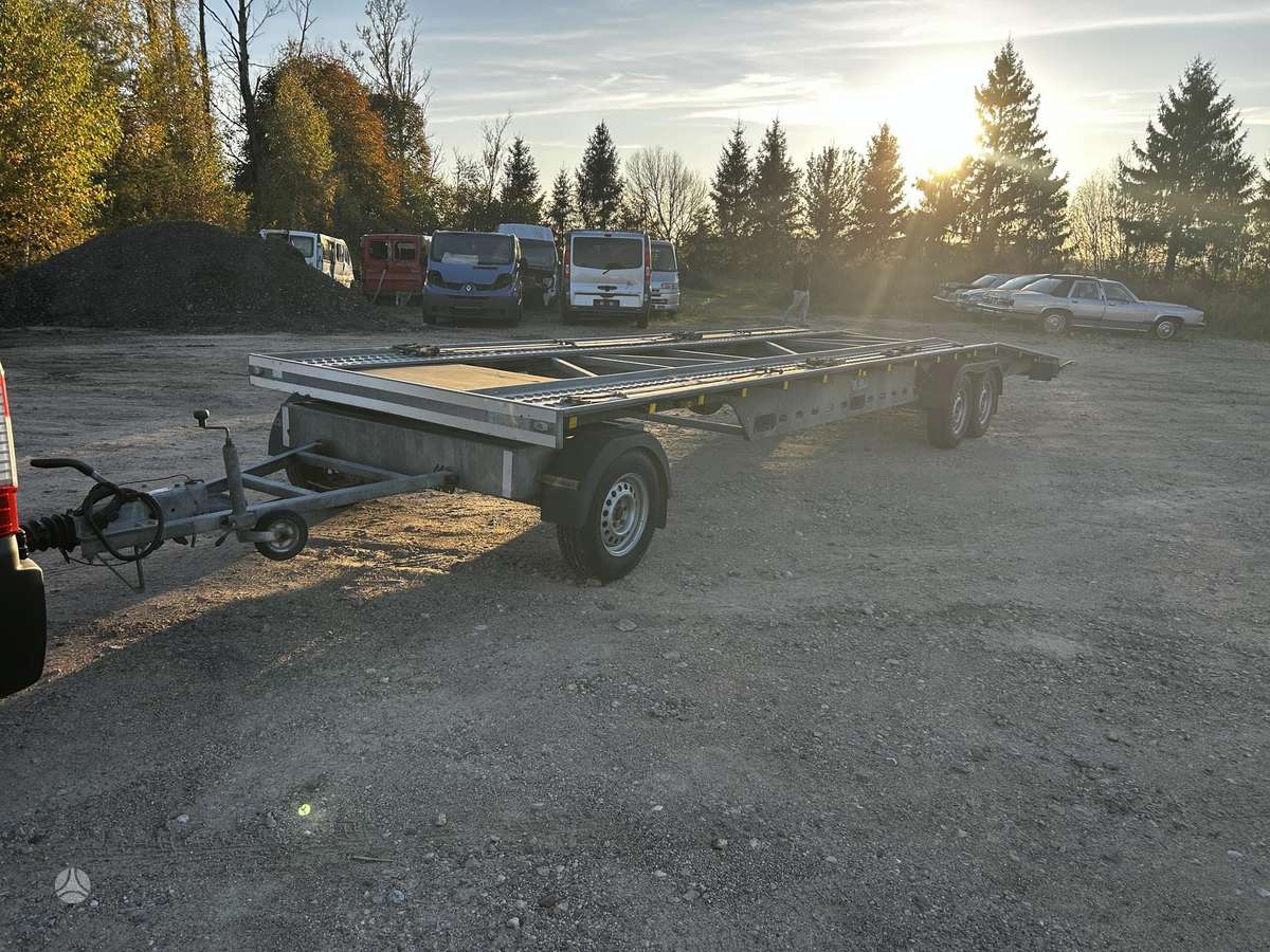 Stema, auto treileris
