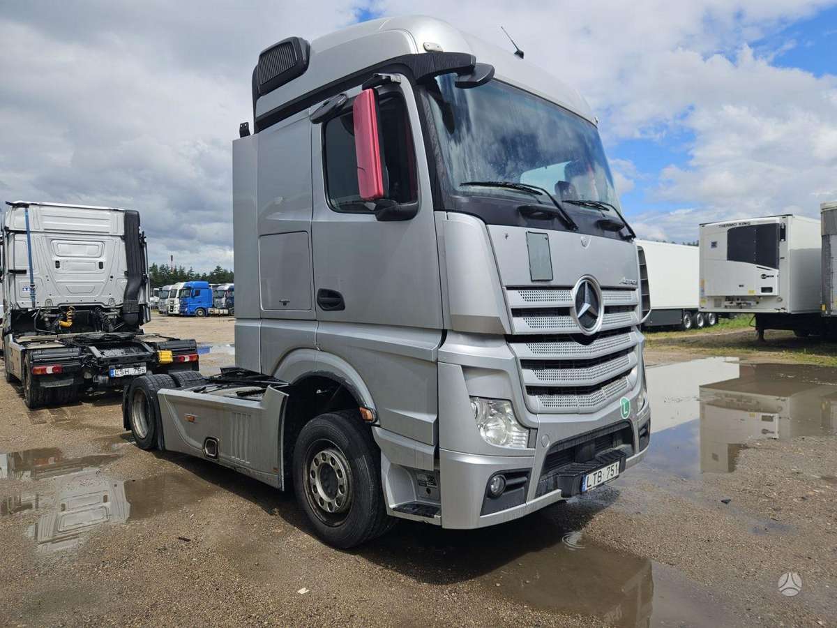 Mercedes-Benz 1845 Retarder Mega, double sleeper